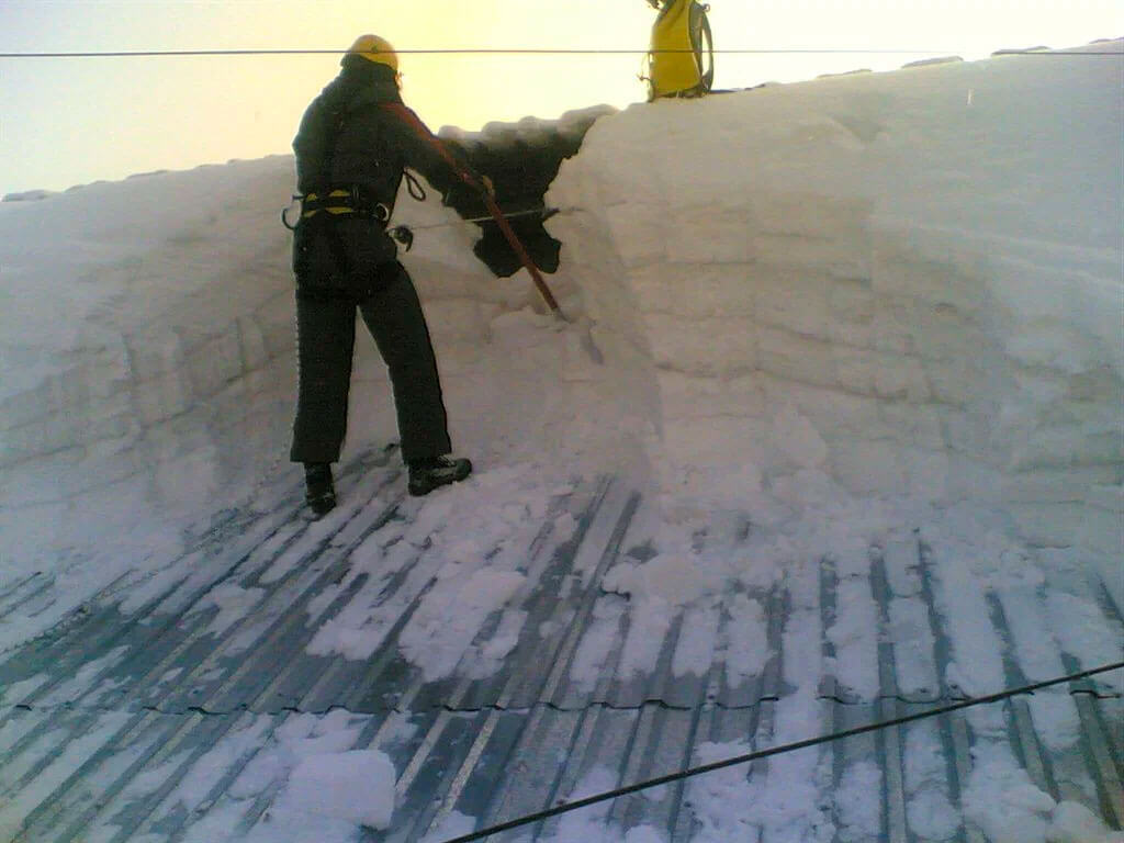 Уборка снега цена в Отрадное